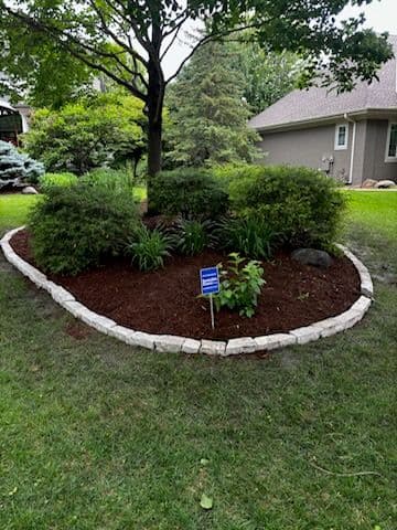 Fon Du Lac Stone Edging Transforms Landscape